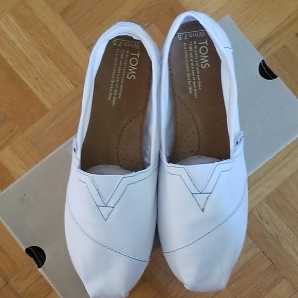 Toms Shoes - TOMS Classic White Canvas Slipons